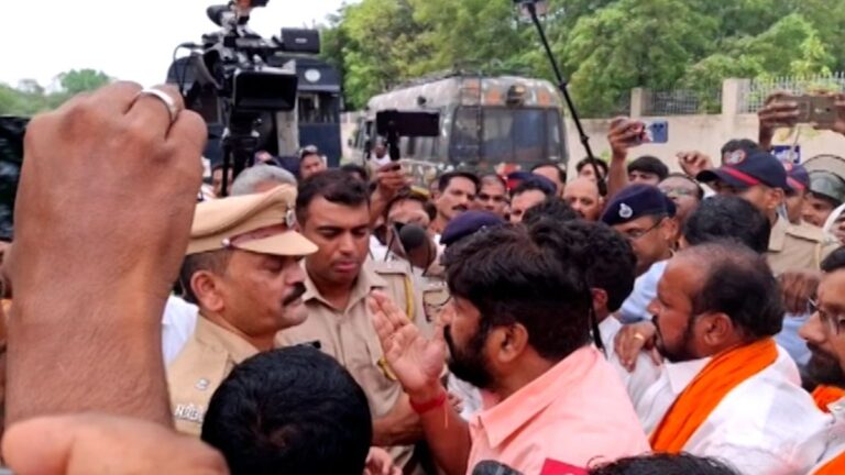 अमरावतीत हायव्होल्टेज ड्रामा; बच्चू कडू मैदानाच्या परवानगीवरून आक्रमक, पोलिसांशी बाचाबाची